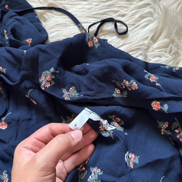 REFORMATION Costa Wrap Dress In Navy Blue Floral - Picture 7 of 8